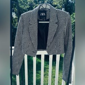 Donated ❌ Zara crop blazer. 🔽